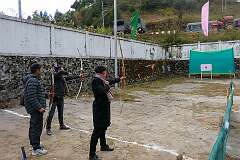 Men practice archery, "Mlathan", at the festival.