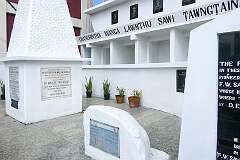The memorial to Rev. Frederick William Savinge, who arrived in these hills in 1894; on MacDonald Hill, Zarkawt, Aizawl. The slogan in Mizo reads“Thank you for the gospel say prayer”.