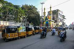 The Maazar e Ibn e Qatoon, a Muslim shrine along Mir Alam Mandi Road.
