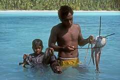 Snappy Arawatau and his son Frenny, fishing in the lagoon in Tuarabu.